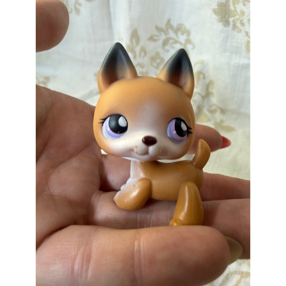 Hasbro Littlest Pet Shop German Shepherd Purple Eyes Tan Dog Figure 2007 LPS